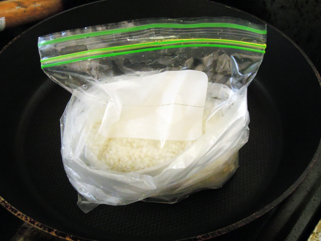 防災スタイル ビニール袋でご飯を炊く方法